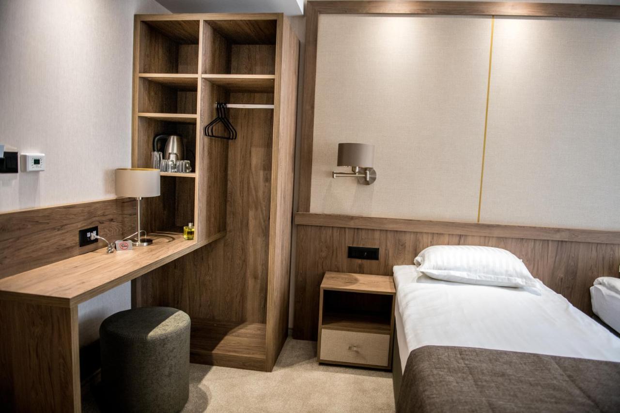 Arletti Hotel 鲁塞 外观 照片