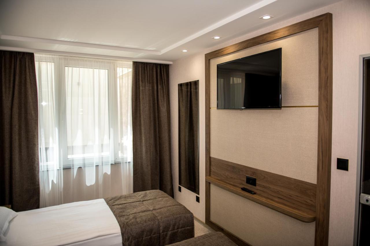 Arletti Hotel 鲁塞 外观 照片