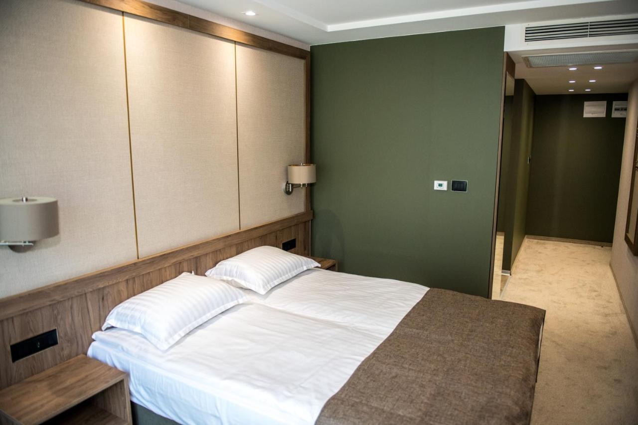 Arletti Hotel 鲁塞 外观 照片