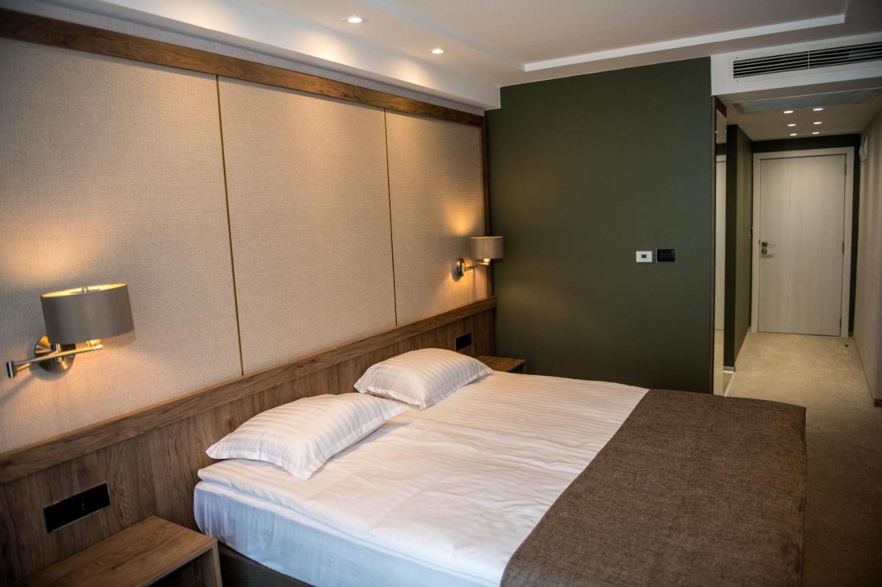 Arletti Hotel 鲁塞 外观 照片